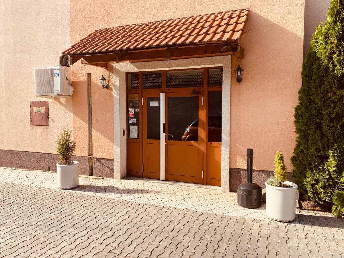 Rusovsky Penzion Pressburg Exterior foto